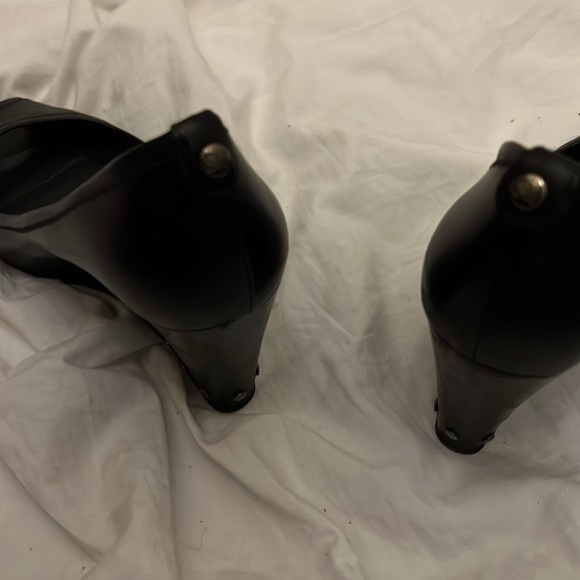 Stuart Weitzman studded wedge heels size 9.5 - Picture 3 of 5